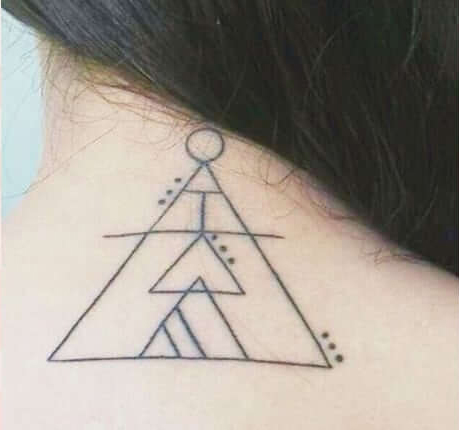 tatuagens combinadas no pescoço