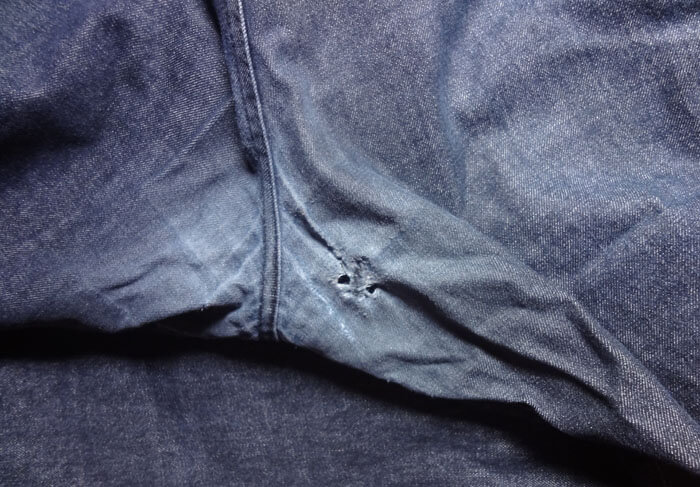 Como consertar calça jeans rasgada