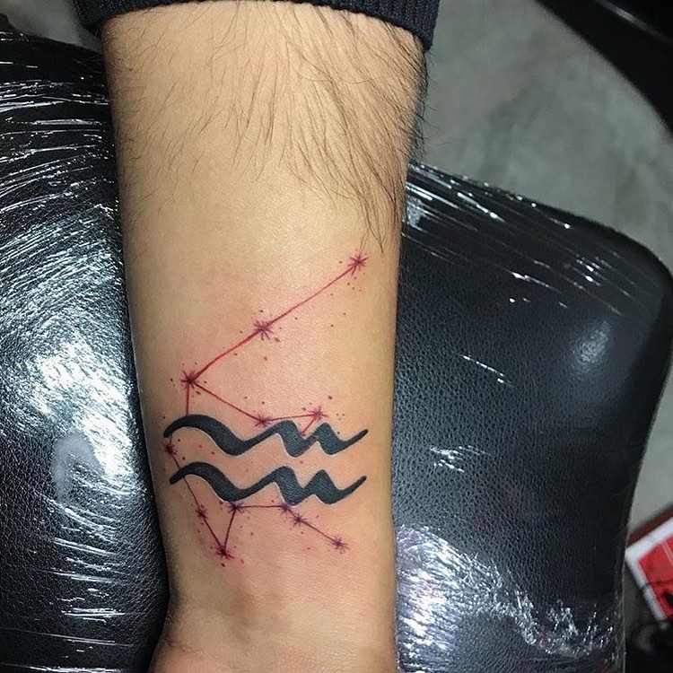 tatuagem de aquario no braço