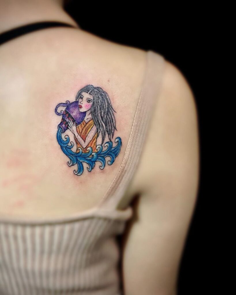 tatuagem aquário nas costas
