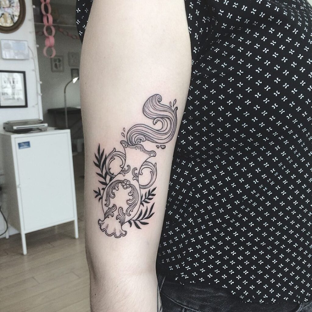 tatuagem de aquário feminina