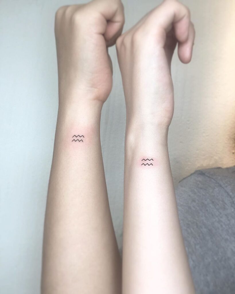 tatuagem de dupla do signo de aquário