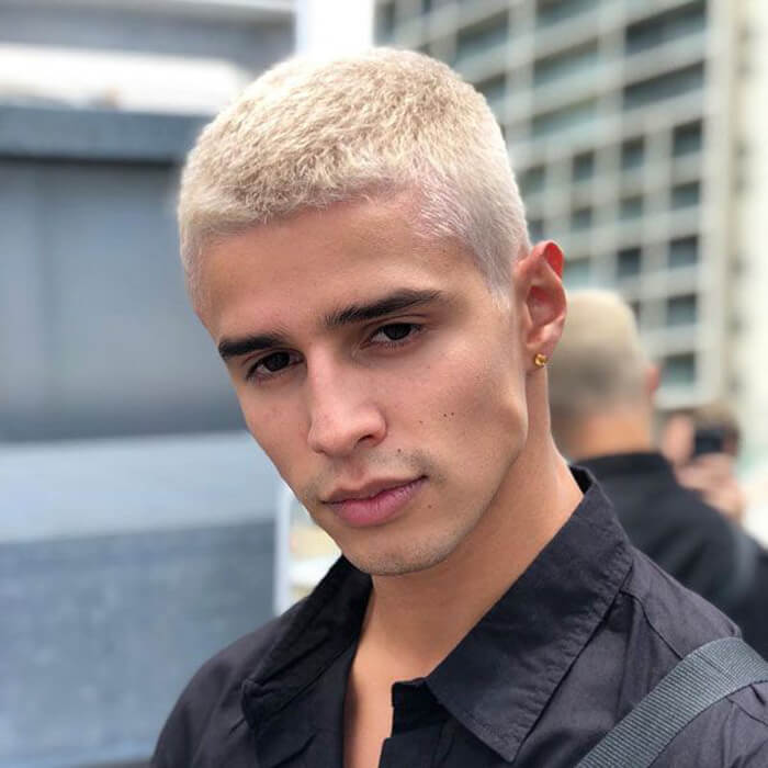 cabelo platinado masculino